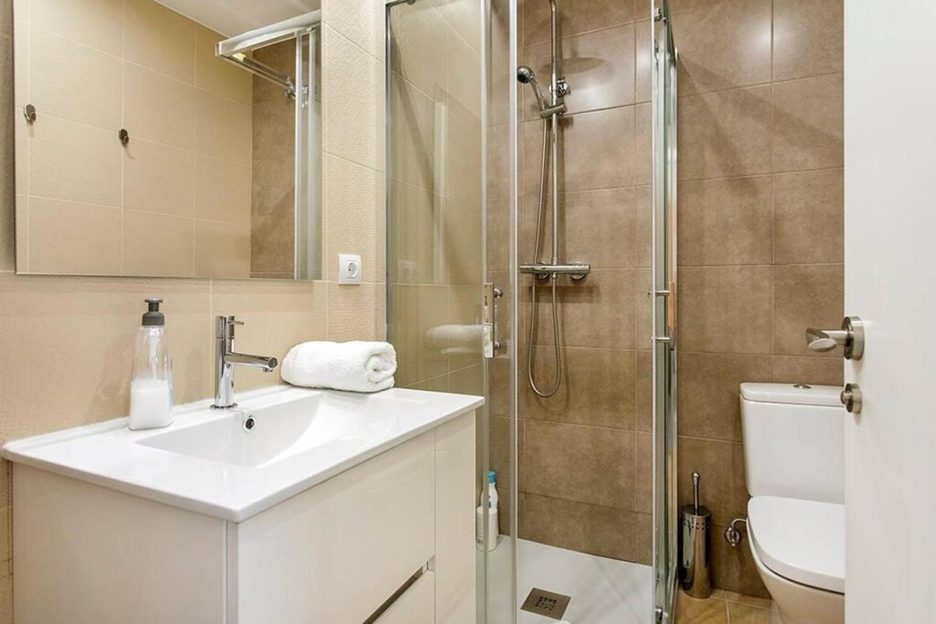 Apartmán Cozy&New With Terrace L'Hospitalet de Llobregat Exteriér fotografie
