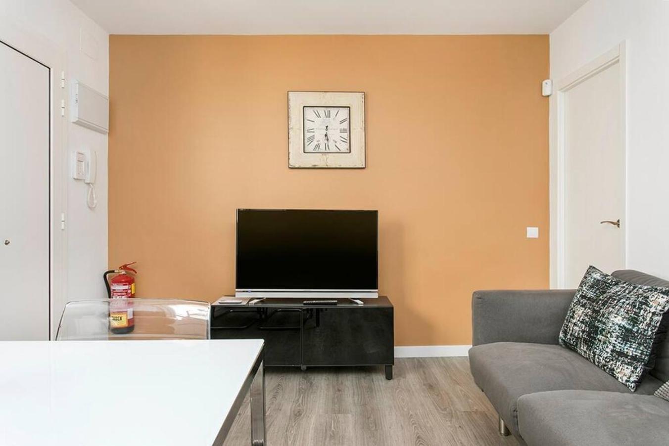 Apartmán Cozy&New With Terrace L'Hospitalet de Llobregat Exteriér fotografie